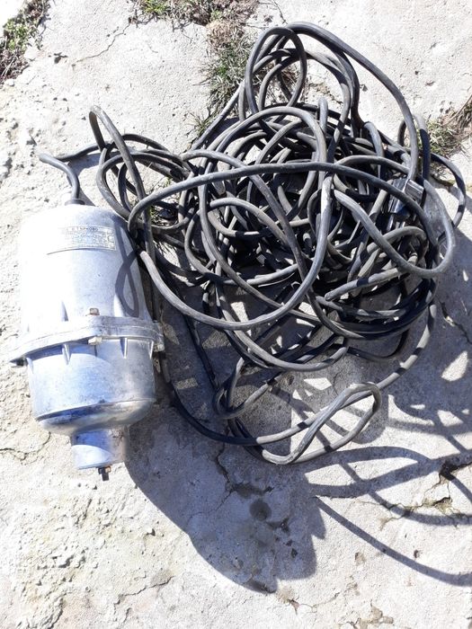 Електромагнитна потопяема помпа