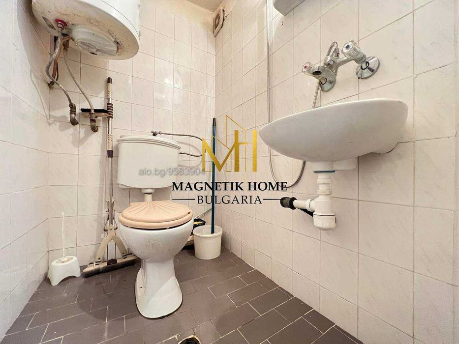 Бюджетен двустаен апартамент с беседка на метри от морската градина