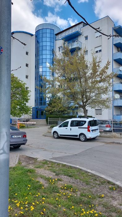 Direct proprietar,vand apartament 2 camere,38mp,loc parcare,mobilat si utilat,Europa 1