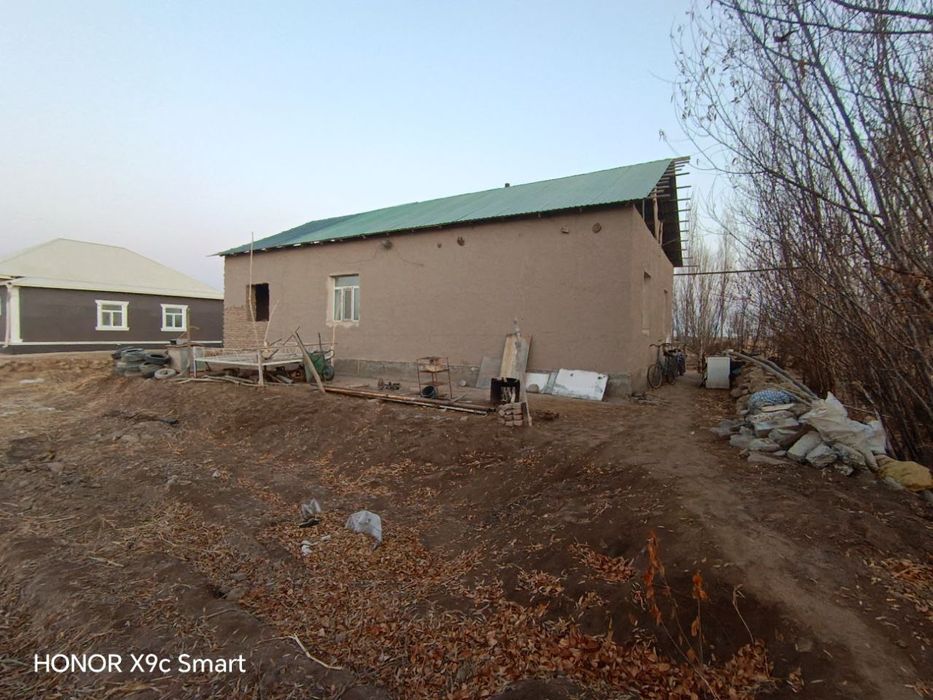 Uy satiladi baxasi 220 milion som