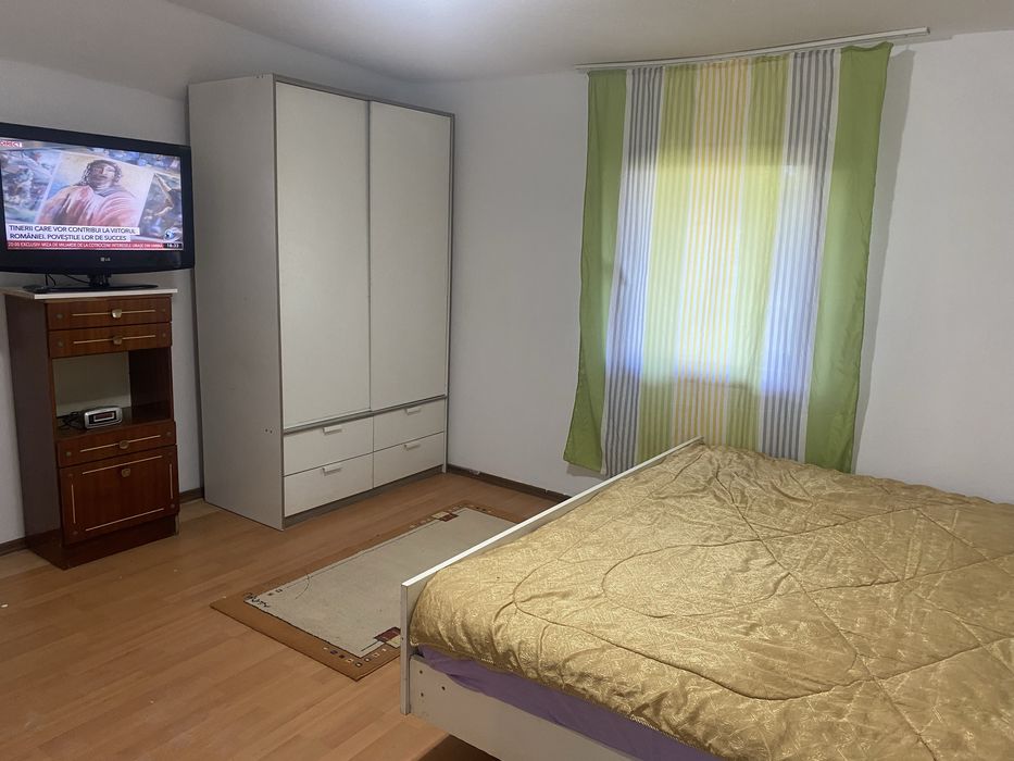 Ofer spre inchiriere casa in Ineu