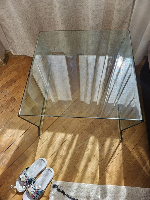 Стъклена холна маса