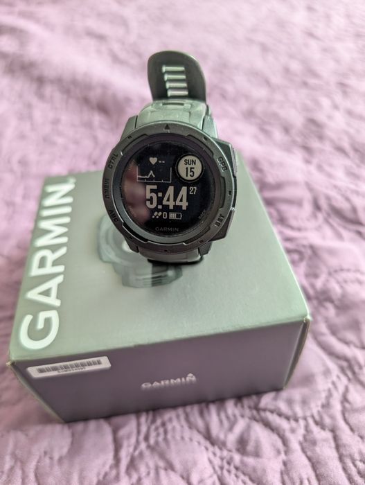 Смарт часовник Garmin Instinct