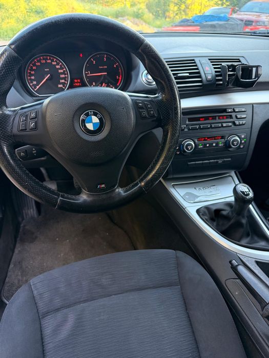 Vand bmw seria 1 120d 177cp M pachet Jante 17 M pilot automat neagru