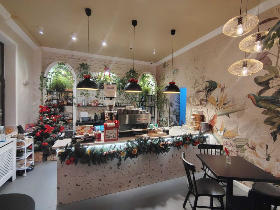 Cafenea restaurant  si minihotel in vila interbelica