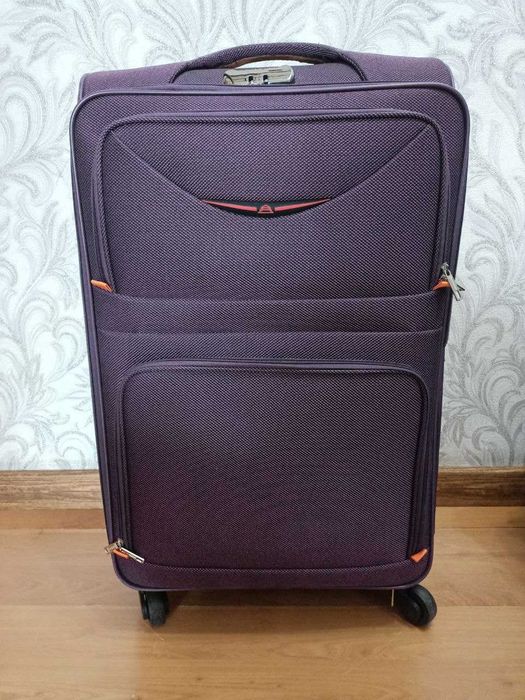 Чемодан дорожный