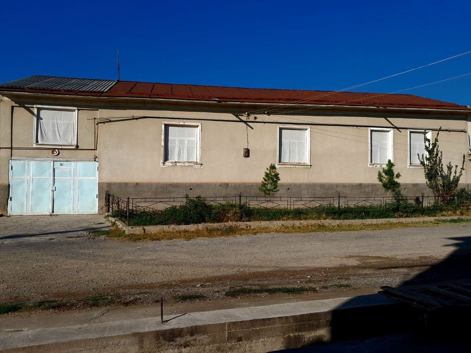 Nazarbek Turkiston Saxovatdan 8 sotix 9 xonali uchastka sotiladi