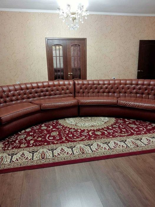 Гостиный длинный диван
