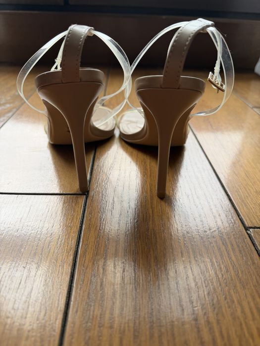 Елегантни сандали Zara