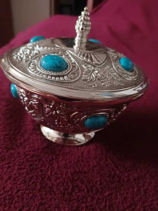 Set argintat compus din bomboniera si vas prajituri