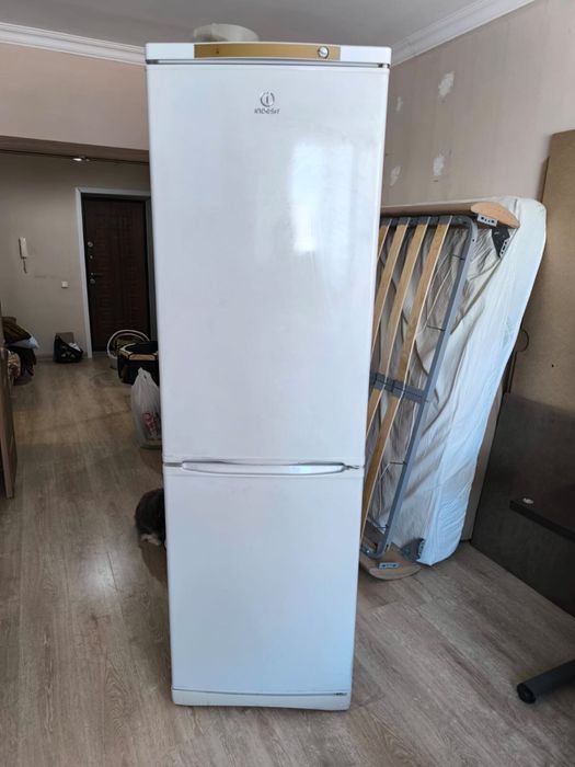 Холодильник Индезит продам