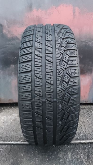 1бр. зимма гума 235/45/18 Pirelli Sotto Zero, W240 
dot22
8.5mm
Добро