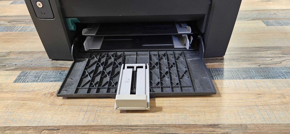 Лазерен принтер Lexmark E120 – работещ, за нова касета (тонер касетата е за смяна)