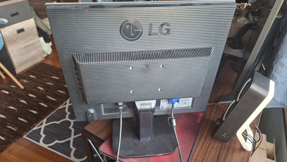 Монитор  LG  Flatron  19"  from  2008