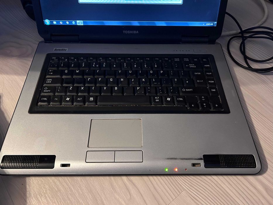 Laptop Toshiba Satellite L40