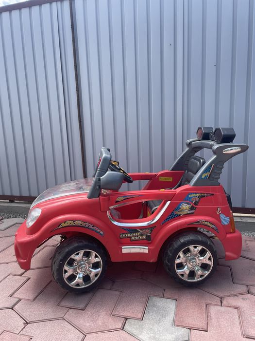 Детская машина красная