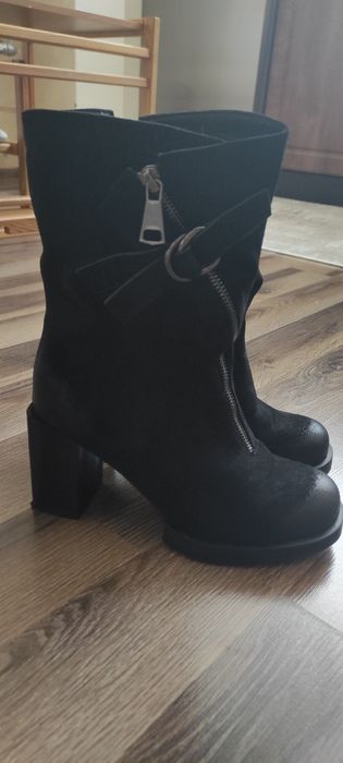 Дамски боти на ток