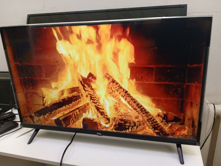 Телевизор Smart tv. 82 cm