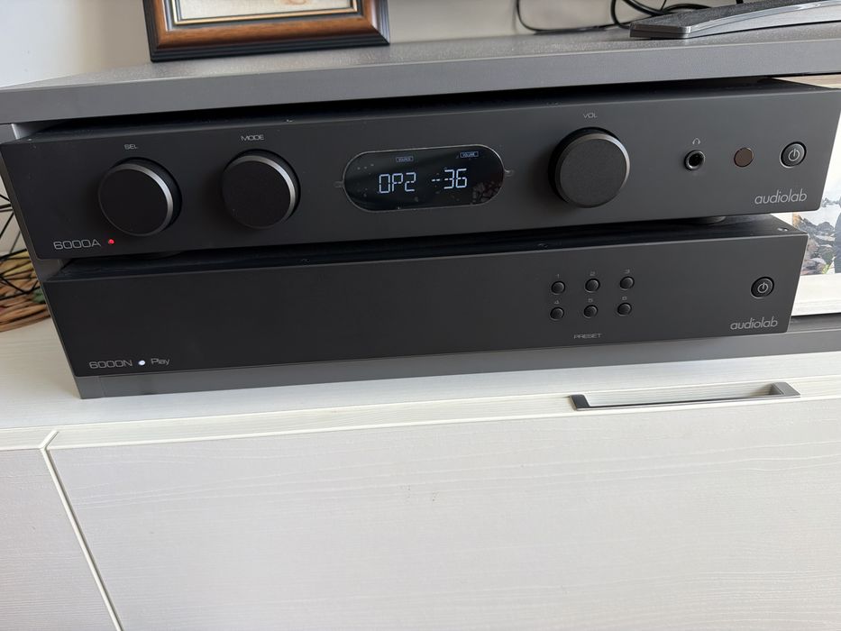 Усилвател Audiolab 6000A MKII + стриймър 6000N (две устройства) В ГАРАНЦИЯ + кабели (по договаряне)