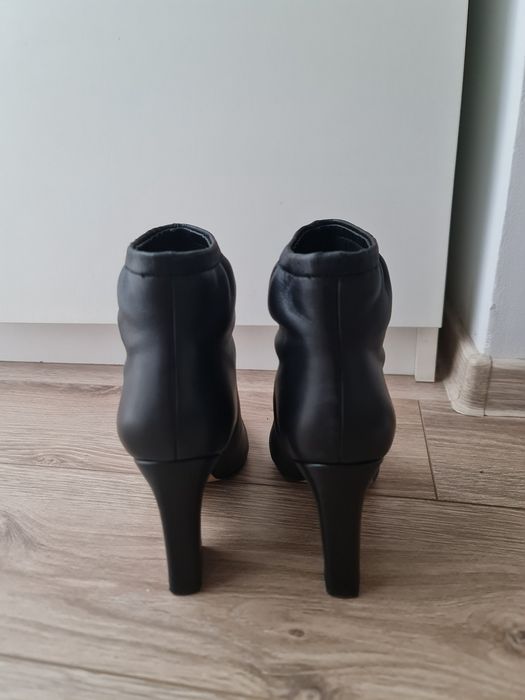 Ghete cu toc, marime 37