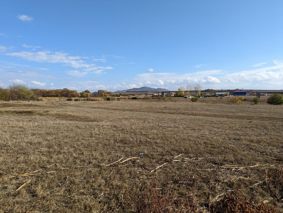 Продавам къща с двор 1530кв.м с. Стара река