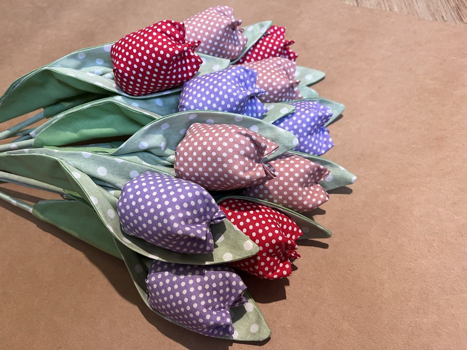 Букет от 3 броя лалета 15лв Еденичен букет 5лв Текстилни лалета