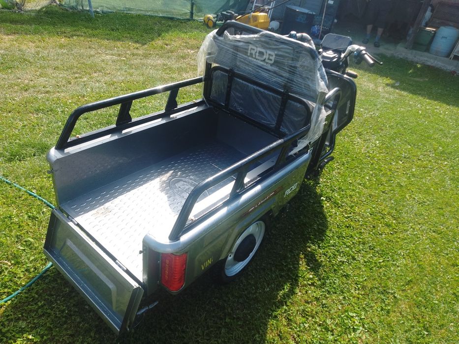 Tricicleta electrică cu benă