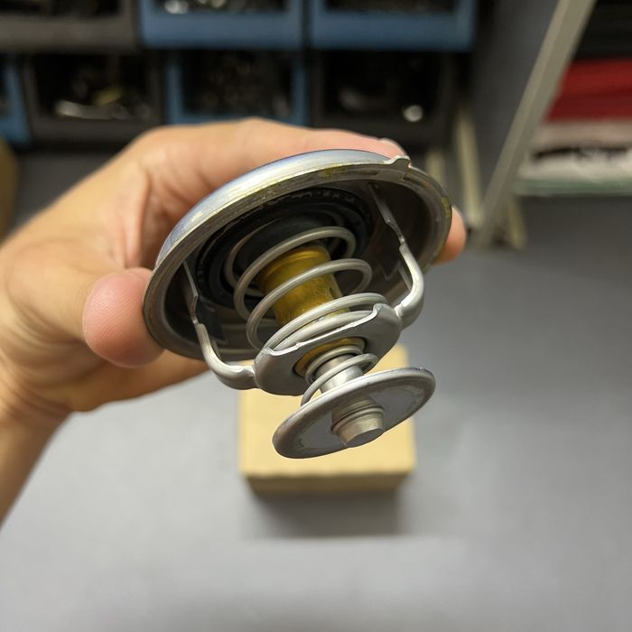 Термостат Hyundai HD 65 72 78