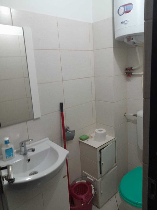 Vînd apartament în Oraș Brezoi, jud Vîlcea 3 camere decomandat .
