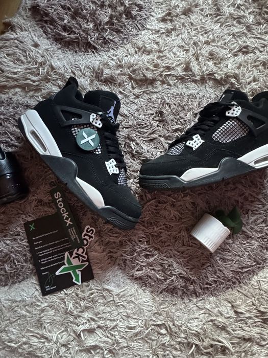 Jordan 4 white thunder