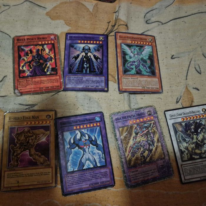 Стара кутия с Yu-Gi-Oh карти