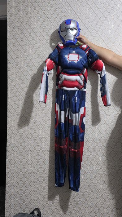 Жаңа жылдық бала киімі сатылады