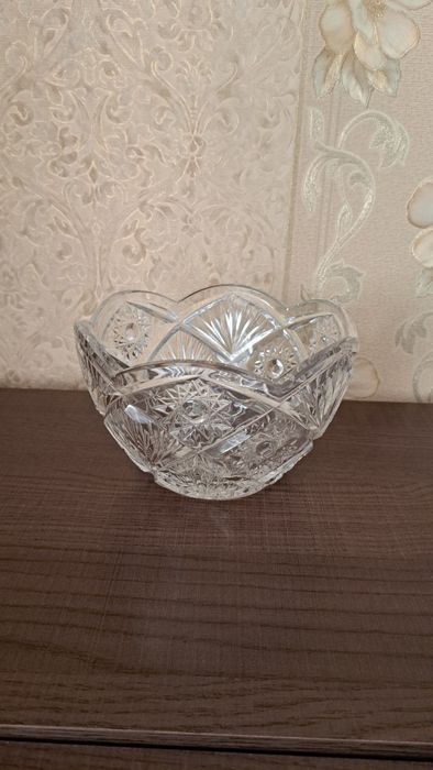 Продаётся ваза хрустальная