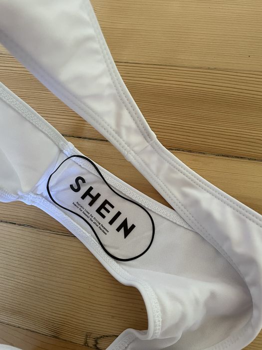 Нов бял дамски  бански