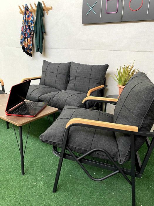 Градински комплект от 4 части - двуместно канапе, две кресла и маса