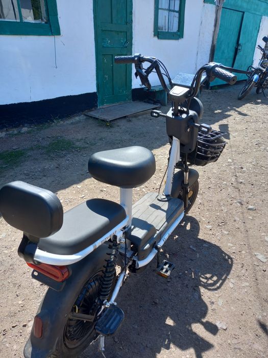 Продам скутер за 100000