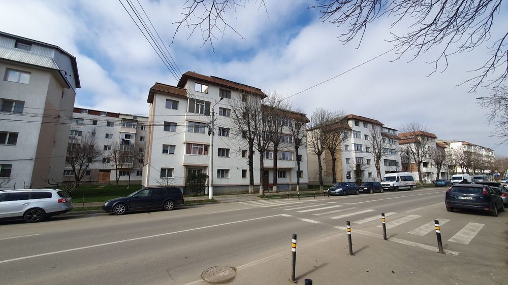 Vând apartament 4 camere, Pașcani, zona Vale