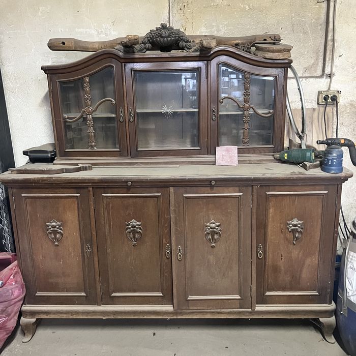 Mobila veche din lemn masiv