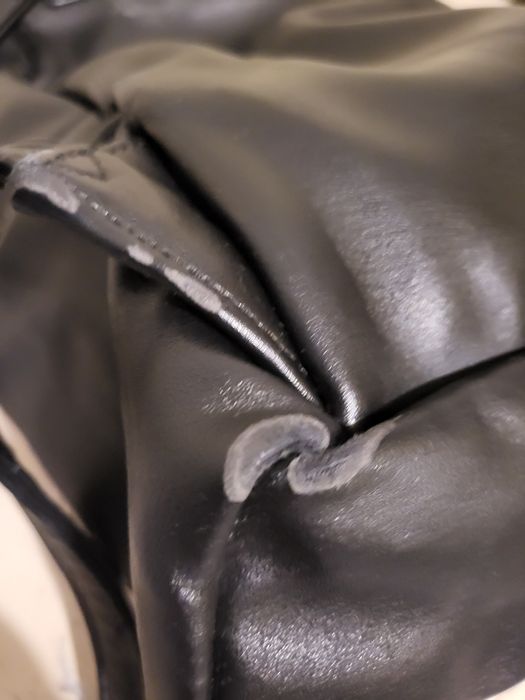 Оригинална раничка на Guess