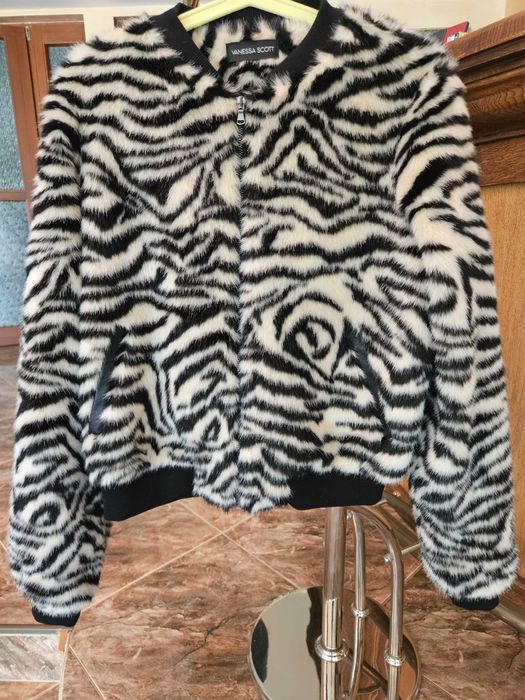 Vanessa scot яке
