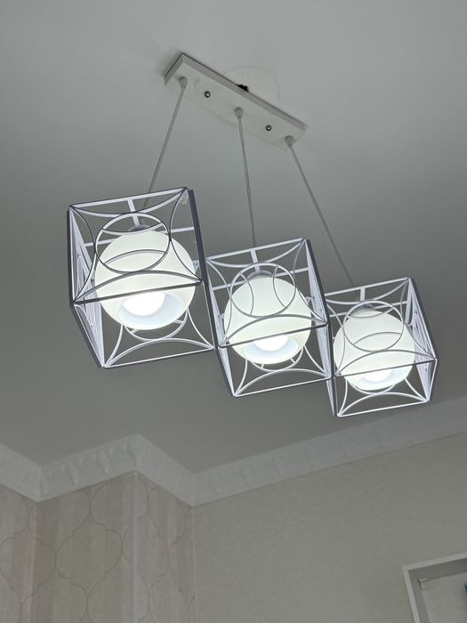 Продам подвесные люстры