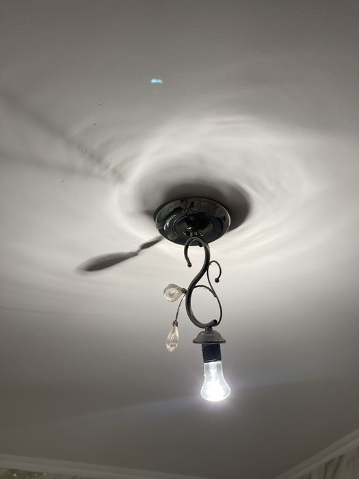 продам три люстры за 5000