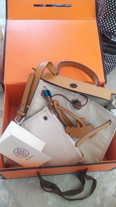 Стол, Мишка, Чемодан, Прихожка