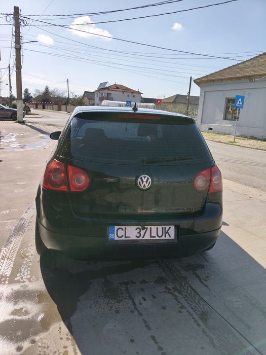 Vând golf 5                                   .