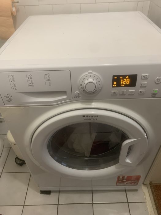 Mașinină spălat cu uscător rufe