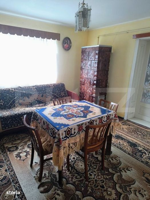 Casa mare de vanzare in centrul localitatii Cuzdrioara