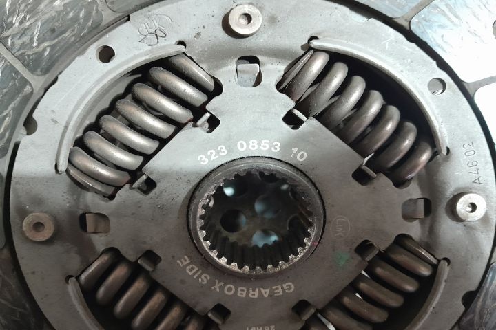 Kit ambreiaj 323085310 / Audi A4 B8/8K