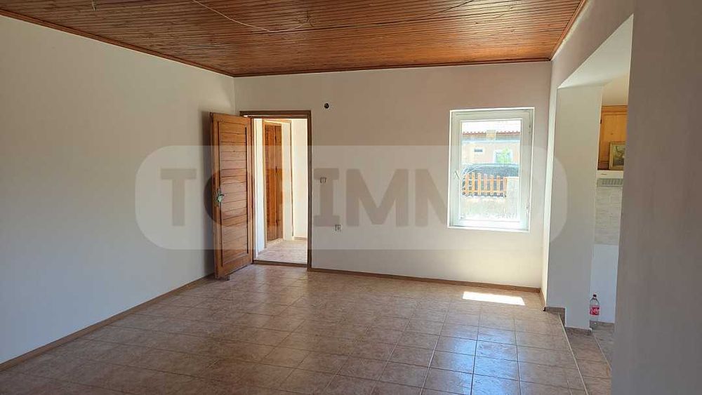 Реновирана къща в село Дропла