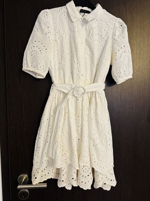 Rochie alba din bumbac brodat noua Mohito