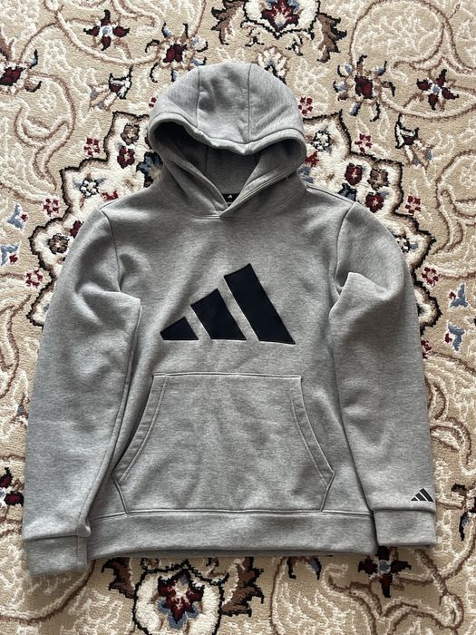 Продам кофту adidas,адидас